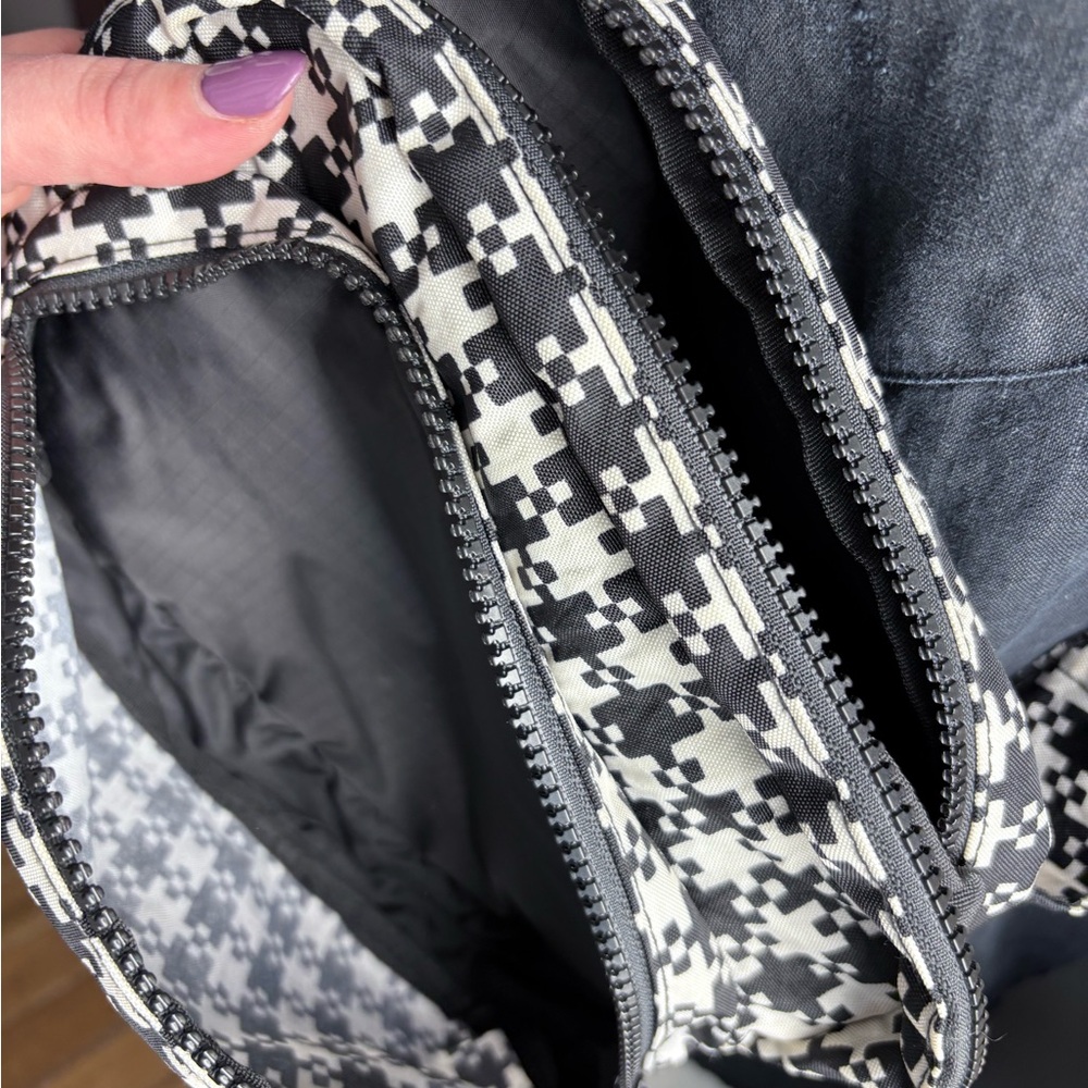 BAGGU Black and White houndstooth Fanny pack pixel gingham Bag - Picture 2 of 5